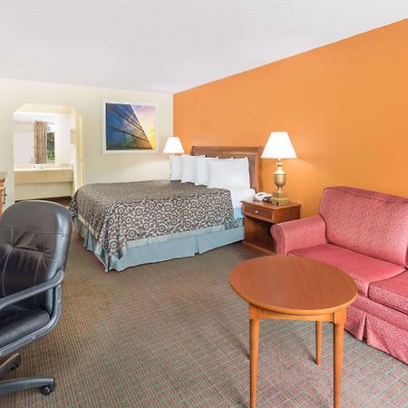 Days Inn By Wyndham Orangeburg South Екстер'єр фото