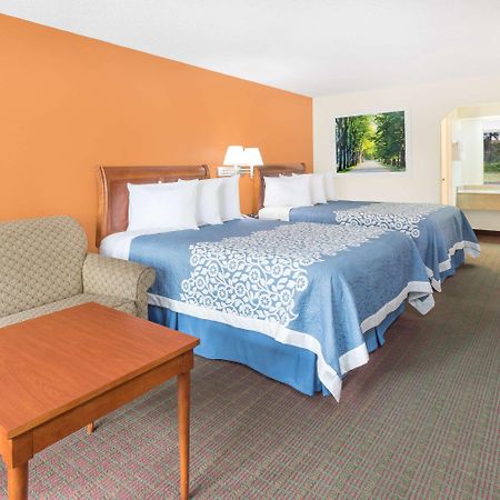 Days Inn By Wyndham Orangeburg South Екстер'єр фото