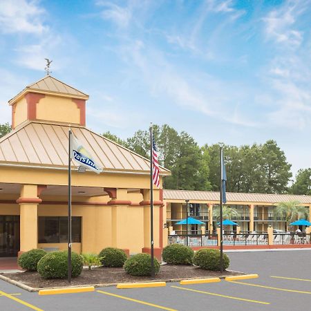 Days Inn By Wyndham Orangeburg South Екстер'єр фото
