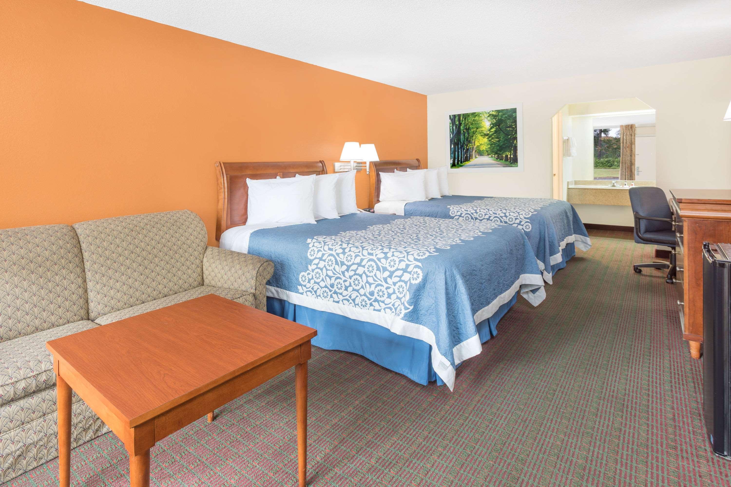 Days Inn By Wyndham Orangeburg South Екстер'єр фото