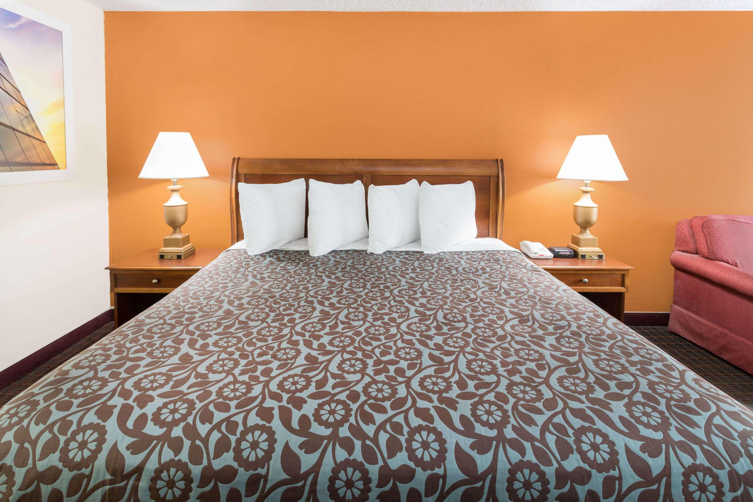 Days Inn By Wyndham Orangeburg South Екстер'єр фото