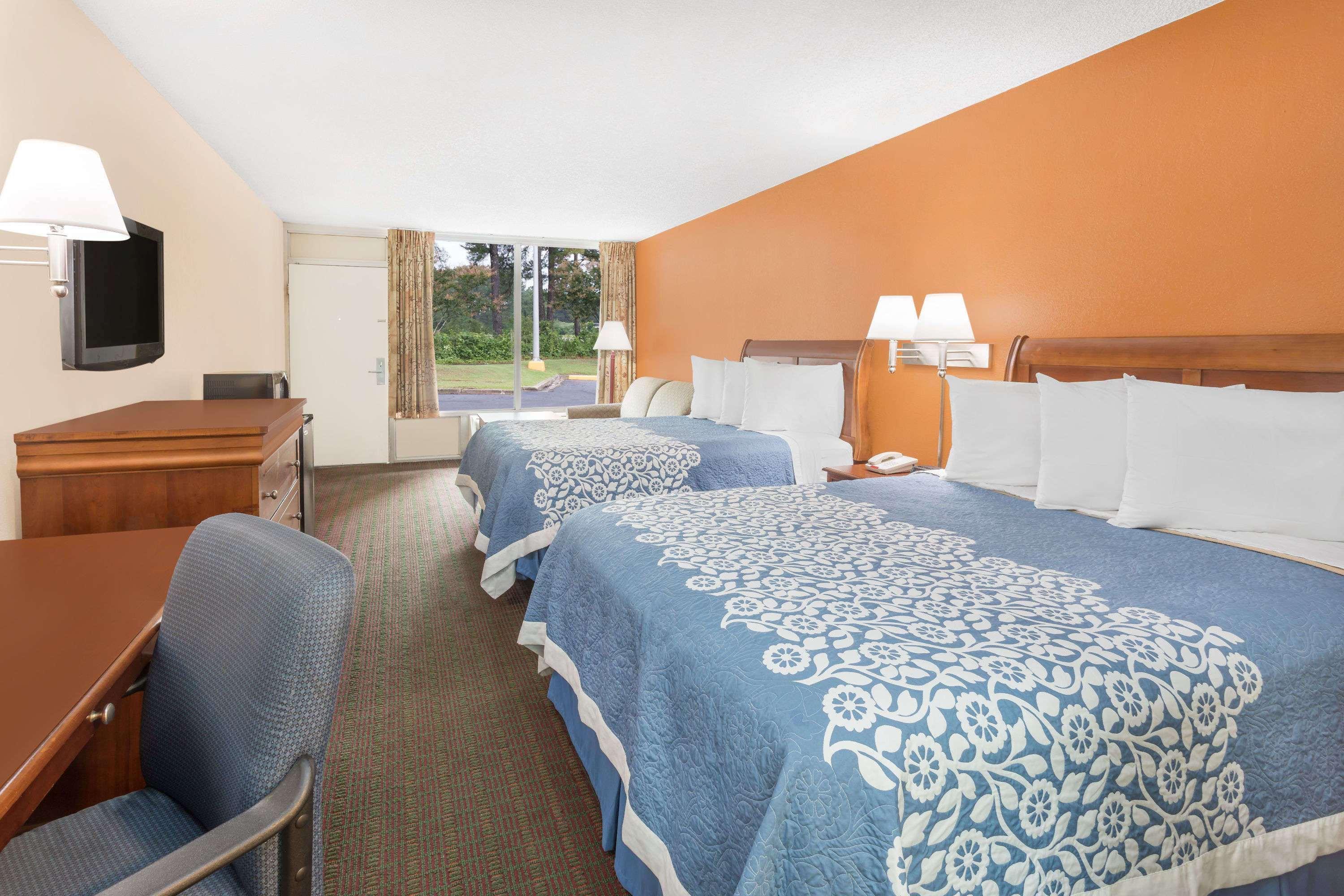 Days Inn By Wyndham Orangeburg South Екстер'єр фото