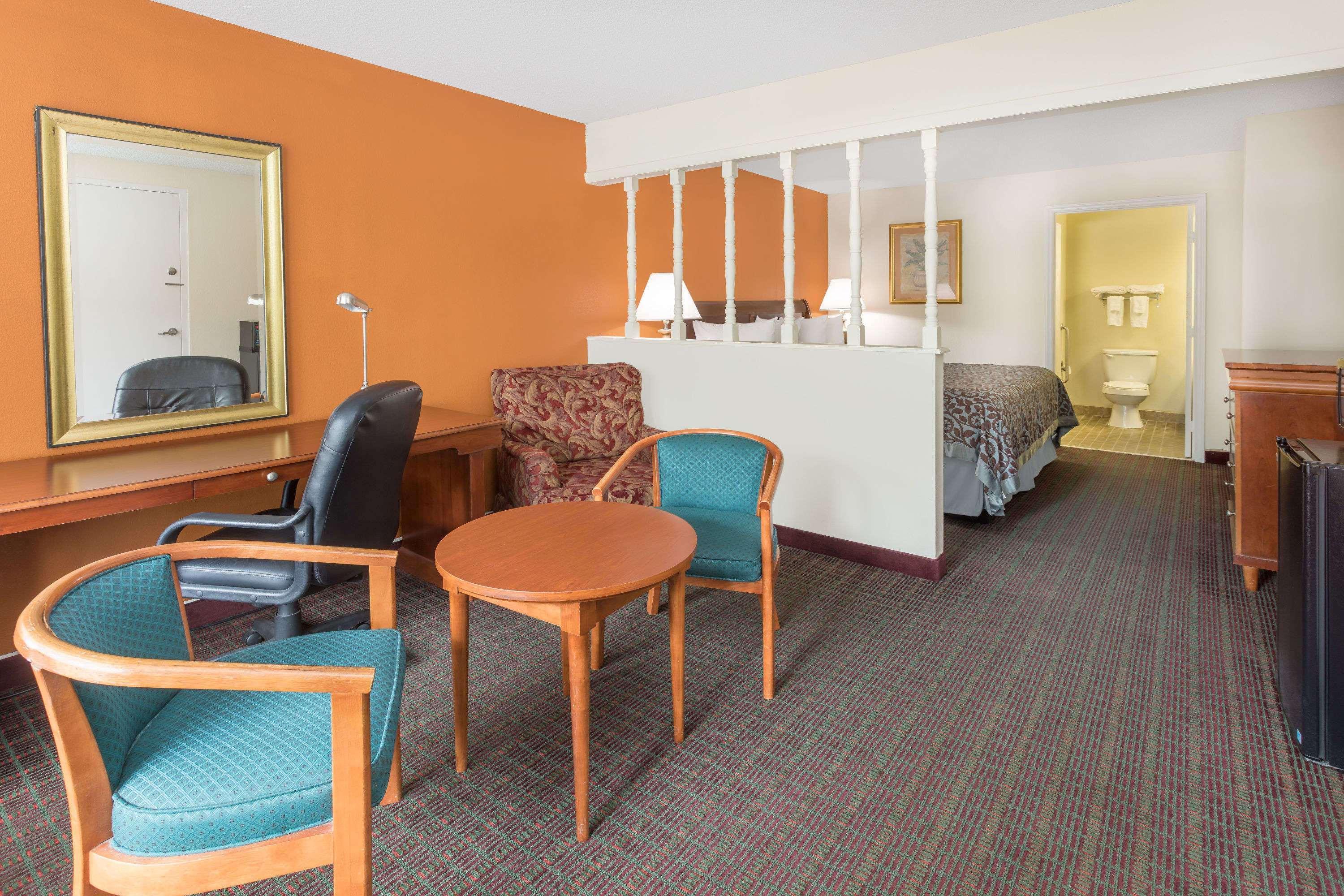 Days Inn By Wyndham Orangeburg South Екстер'єр фото