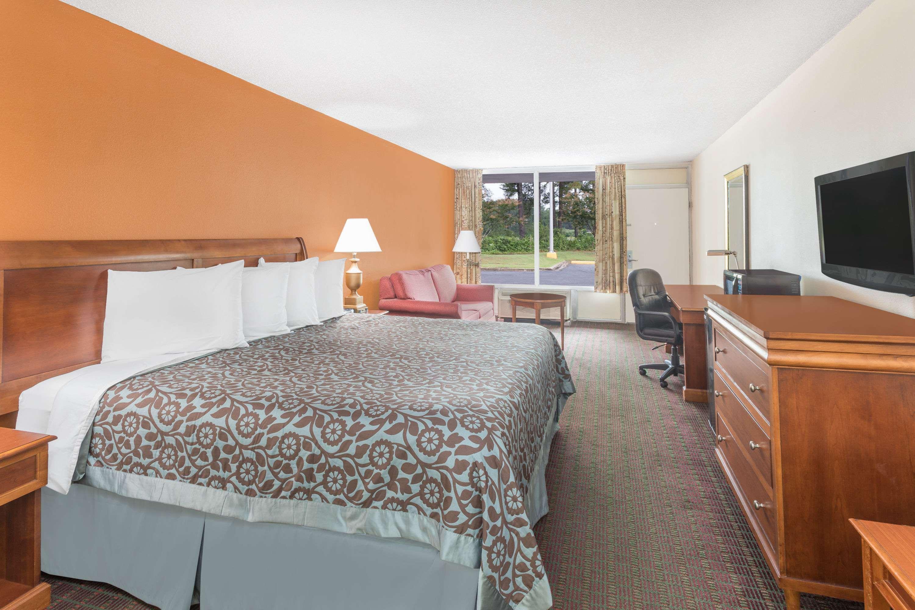 Days Inn By Wyndham Orangeburg South Екстер'єр фото