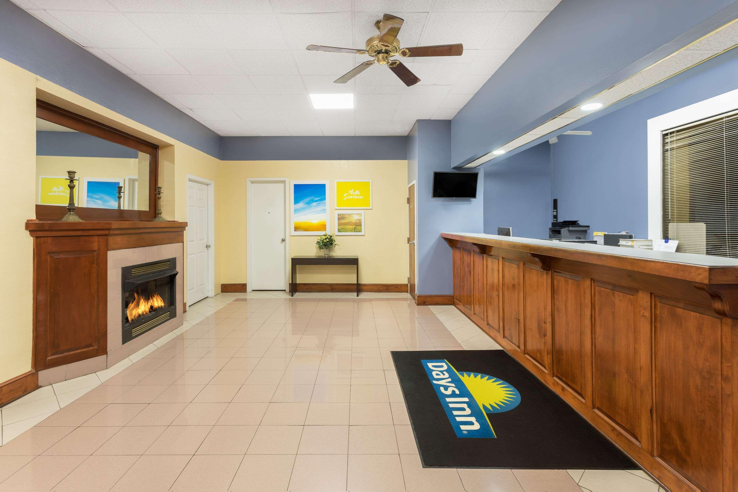 Days Inn By Wyndham Orangeburg South Екстер'єр фото