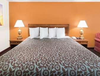 Days Inn By Wyndham Orangeburg South Номер фото