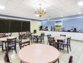 Days Inn By Wyndham Orangeburg South Екстер'єр фото